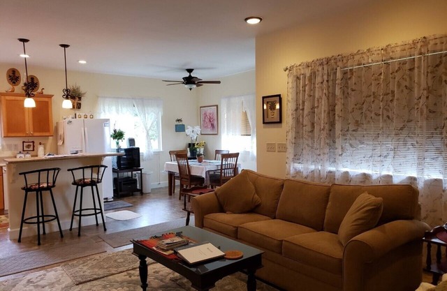 1 Bdr 1 Bth House With Whirlpool Tub