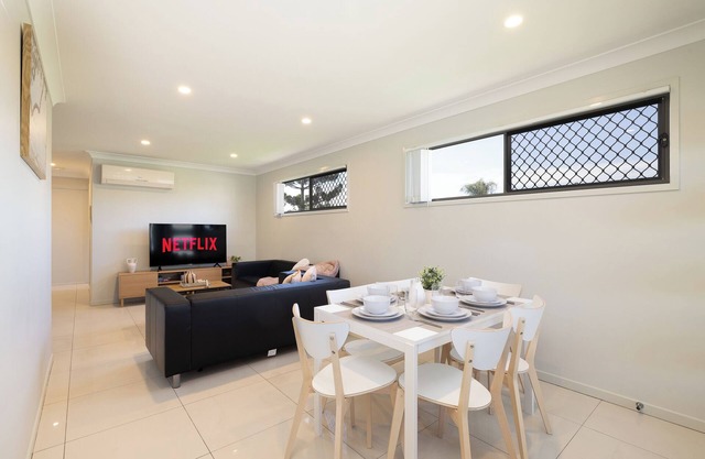 1 Bdr Apt! Garage! Clean! GST Credits! 120D1