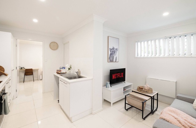 1 Bdr Apt! GST Credits! Kitchen! Parking! 216F1
