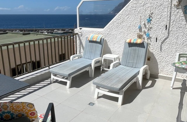 1 Bed Apartment, with Fantastic Sea and Cliff Views in Tamara