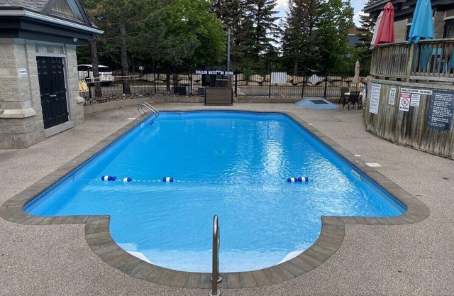 1 Bed, 1 Bath, Lovely Open Concept Resort Condo