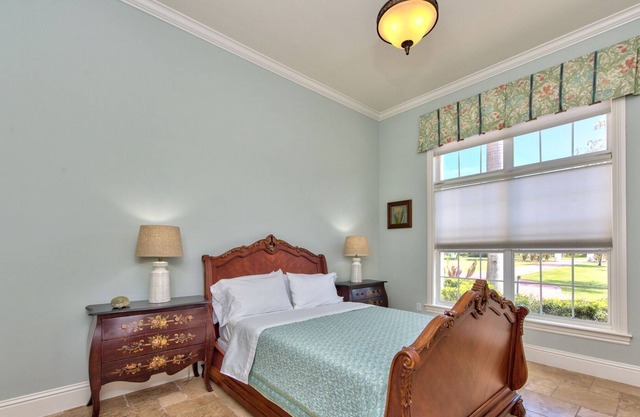 1 bed / 1 bath Suite 06 in Naples, FL Bed & Breakfast. Fully furnished with amenities.