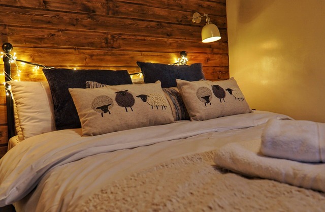1 Bed 17th Century Stone Cottage in Rural Devon