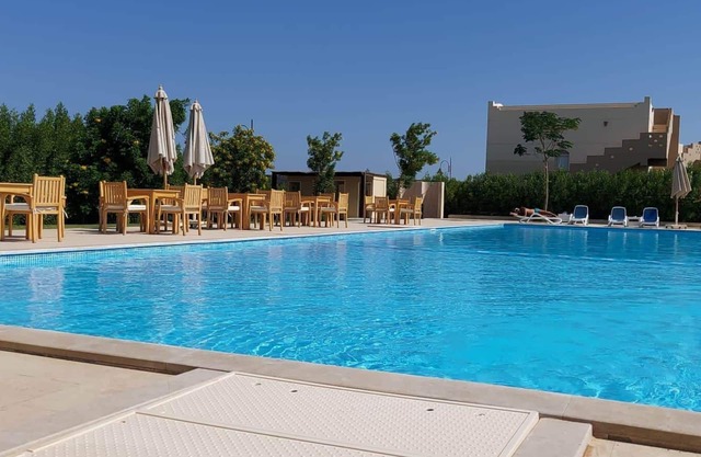 1 Bed Apartment with Public Pool, HotTub & PetsOk