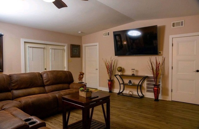 1 Bed/Bath House Rental at Astros in Sunset, LA. EXT 11 I-49