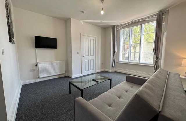1 Bed Central Newark Flat 1st Floor