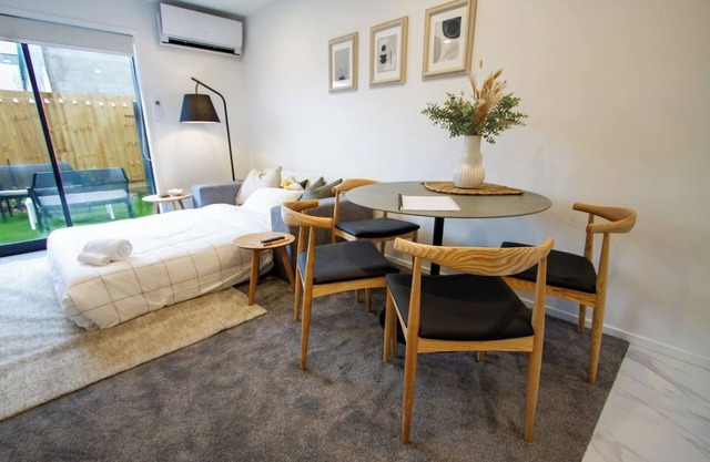 1 Bed Comfort in the Heart of CHCH