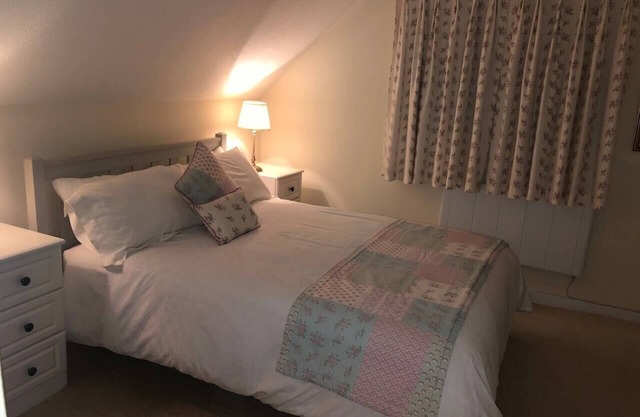 1 Bed House - Central, Free Parking, Wifi