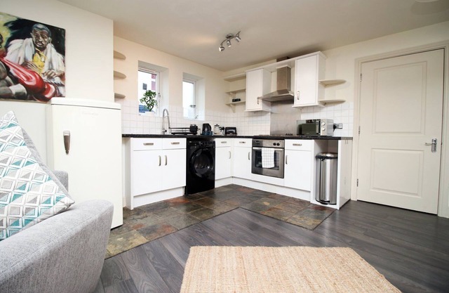 1 Bed in Residential Area close to Centre