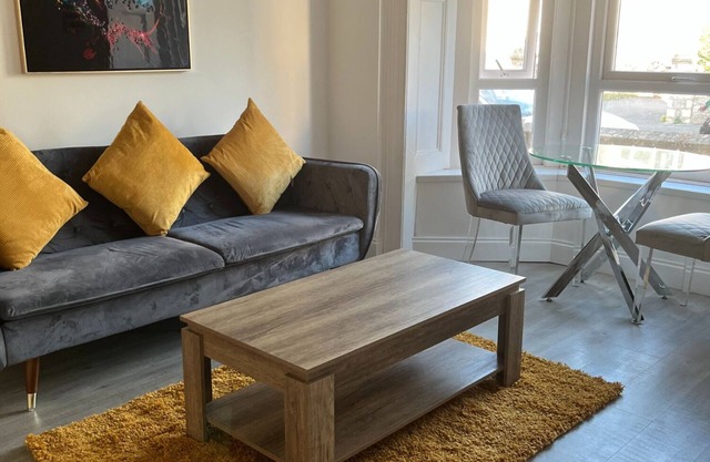 1 Bed Newly Refurbished Flat very close to the seafront