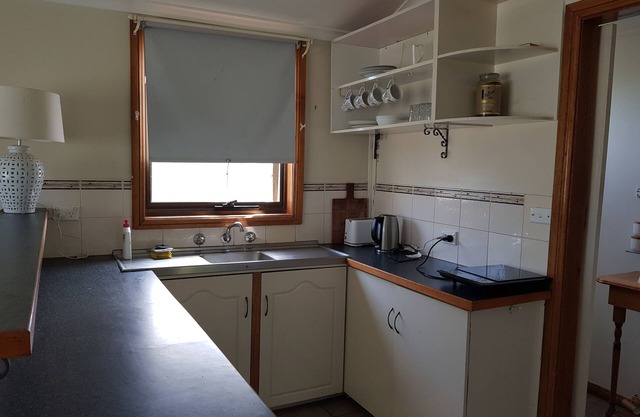 1 Bedrm Self contained cottage next to vines. Relaxed and quiet atmosphere. nn