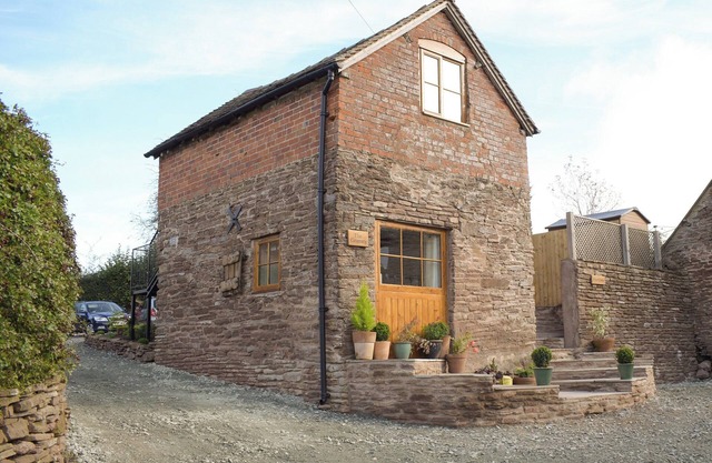 1 bedroom accommodation in Clee St Margaret