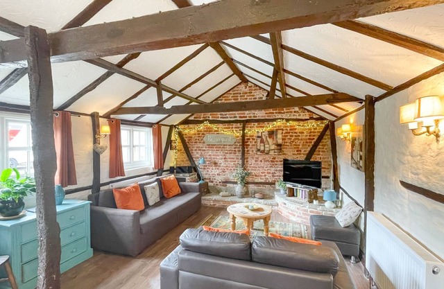 1 bedroom accommodation in Oulton Broad, near Lowestoft