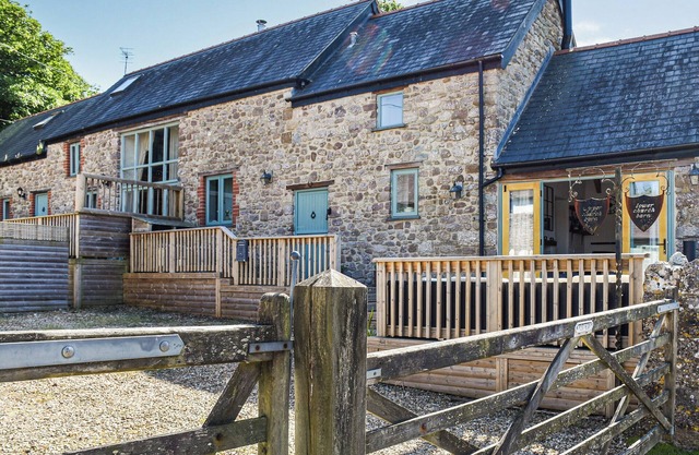 1 bedroom accommodation in Llanmadoc, near Gower