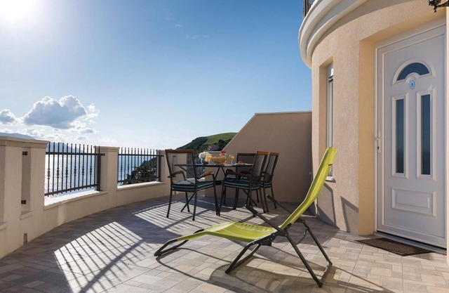 1 bedroom amazing apartment in Komarna
