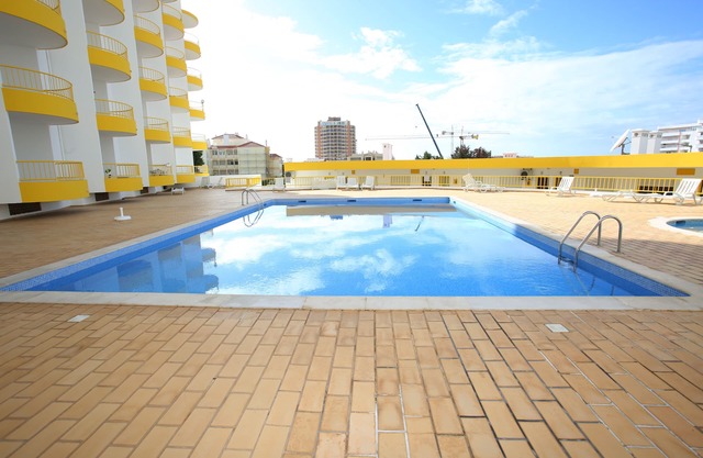1 bedroom apartment with pool in Praia da Rocha, sea and pool views