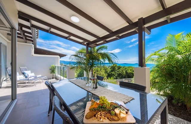 1 Bedroom Apartment in Airlie Beach with Stunning Sea Views.
