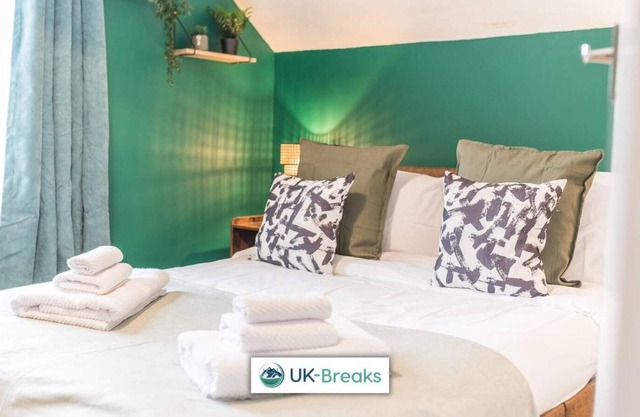 1 Bedroom apartment. Newly Refurbished. Pet friendly. Close to harbour