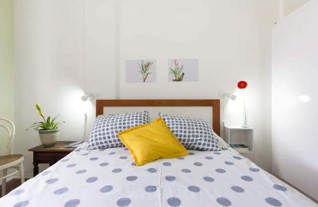 1-Bedroom Apartment in Ipanema – Steps from the Beach & Arpoador's Sunset!