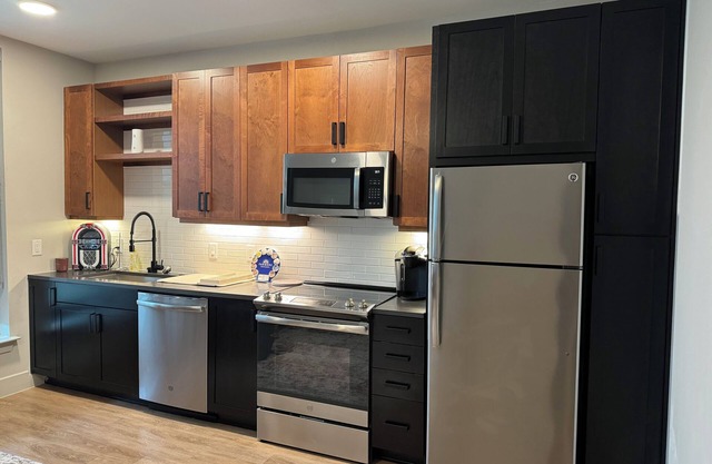 1-bedroom apartment Suite w/fitness room, WiFi in wonderful Dallas/Deep Ellum.