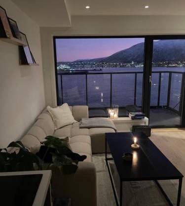 1 bedroom apartment with seaview 5 minute walk to city centre!
