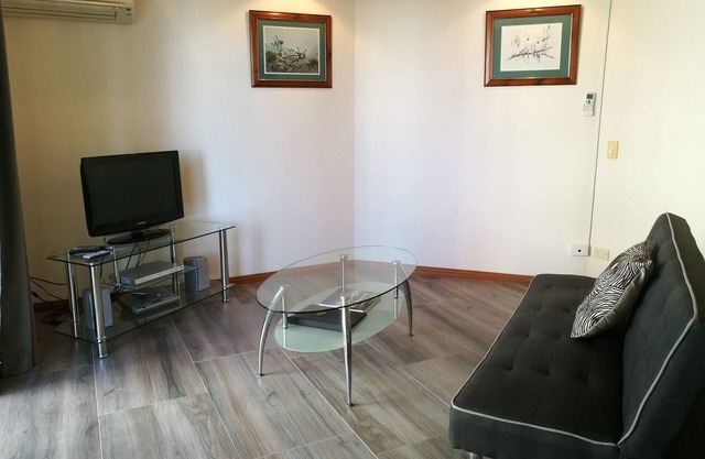 1 Bedroom Apt - 2 Nt Min(Comfortable one bedroom apartment with city view)