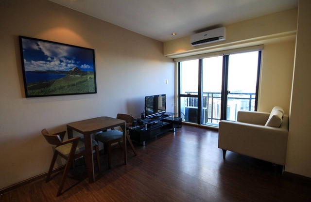 1-Bedroom Apt Unit @ Knightsbridge 4018