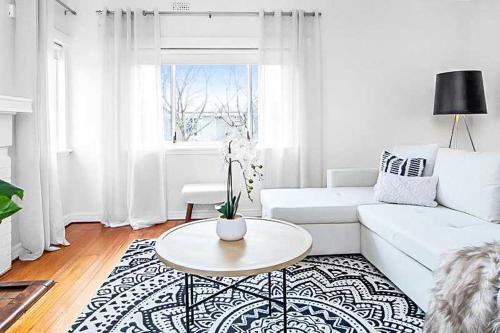 1 Bedroom Art Deco Apt With Study