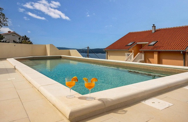 1 bedroom awesome home in Dramalj