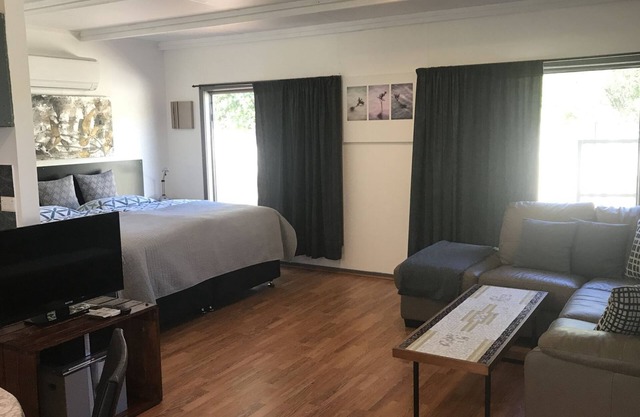 1 Bedroom Beach Studio7