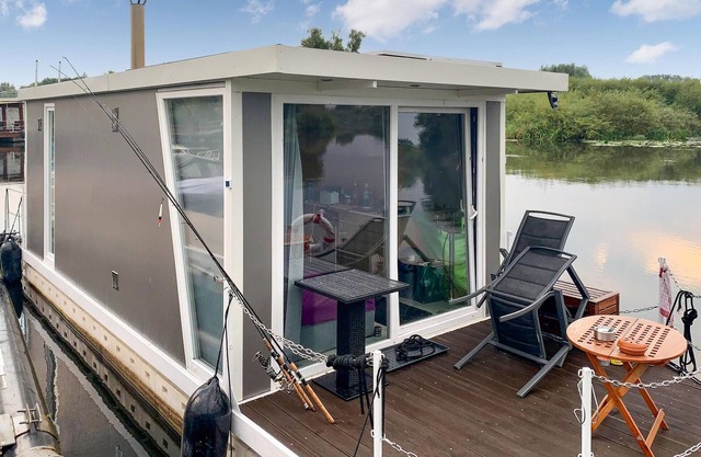 1 bedroom beautiful ship in Loitz