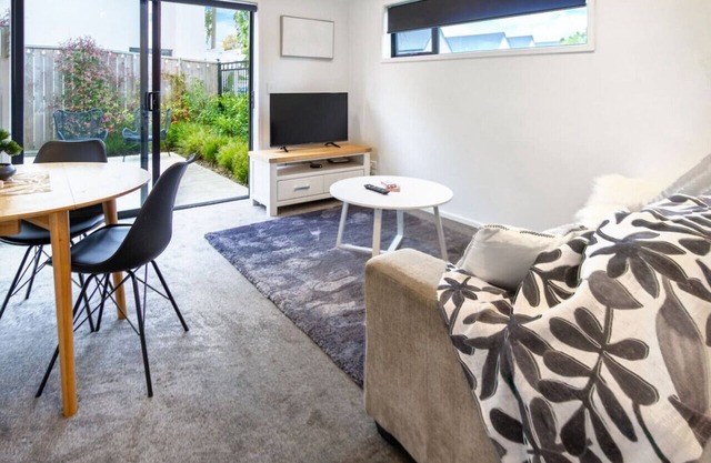 1 Bedroom Central City Escape