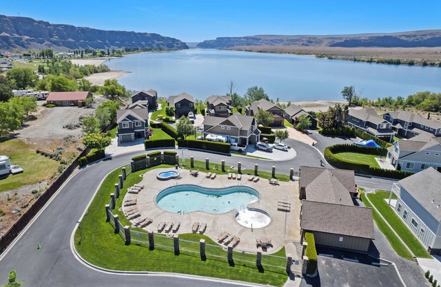 1-bedroom Condo in Crescent Bar. Pool, Spa, Close to Beach, Golf, River