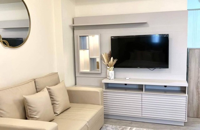 1 Bedroom Condo near Airport