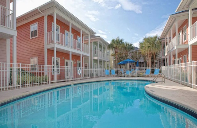 1 Bedroom Condo, Sleeps 6, at Miramar Beach, Beach Street Cottages Resort!