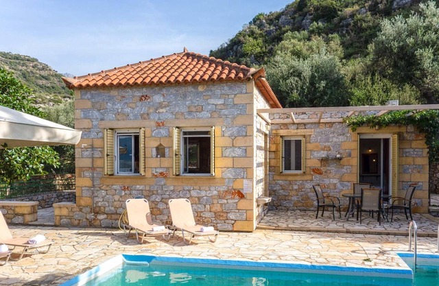 1 bedroom country villa w/ pool + terrace