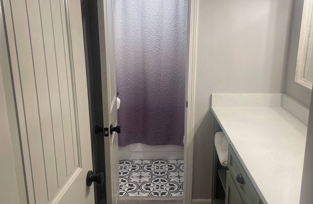 1-bedroom COZY condo in charming Baton Rouge with WiFi, ACn9 miles from LSU