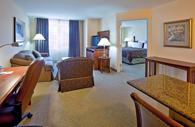 1 Bedroom | Free Breakfast + Outdoor Pool