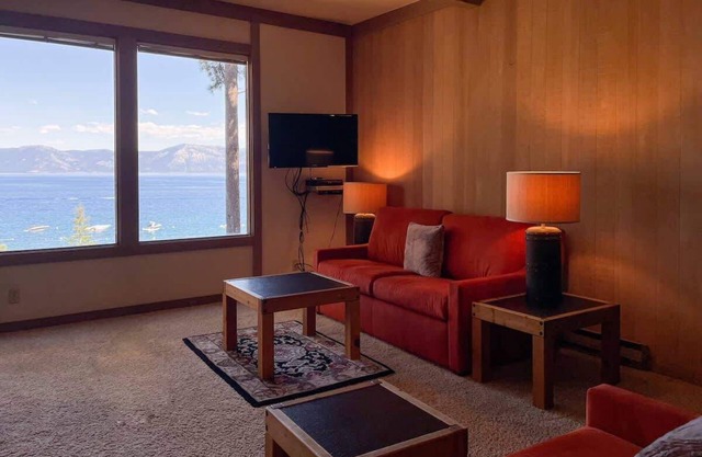 1 Bedroom Lakefront at Chinquapin | Unit 155