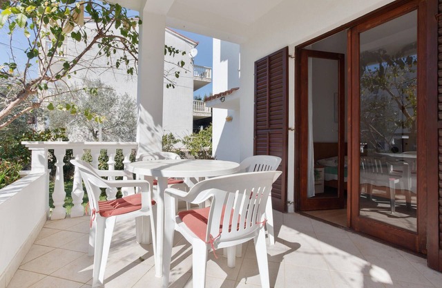 1 bedroom lovely apartment in Petrcane