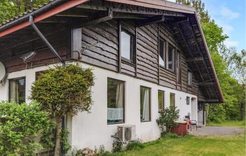 1 Bedroom Lovely Apartment In Lindesnes