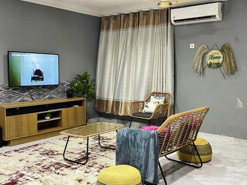1 Bedroom Sleeps 2 -Free Parking -Children welcome