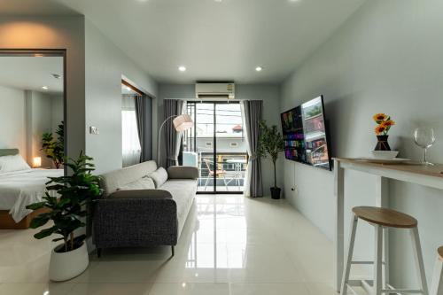 1 Bedroom Studio renovated Ratchaporn Condominium Kathu