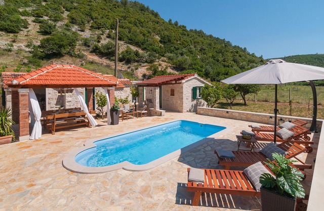 1 bedroom stunning home in Postira