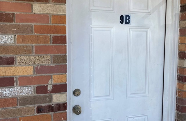 1-bedroom suite on 1st Fl. in Green River with AC, WiFi, a kitchen and laundry.
