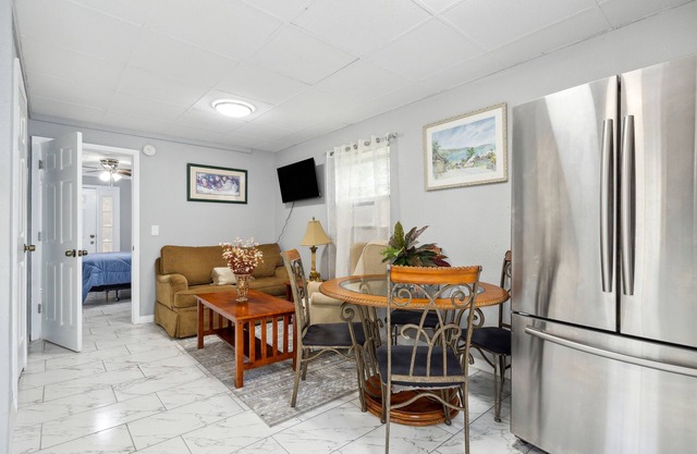 1-bedroom vacation home just 8 minutes from Florida Mall