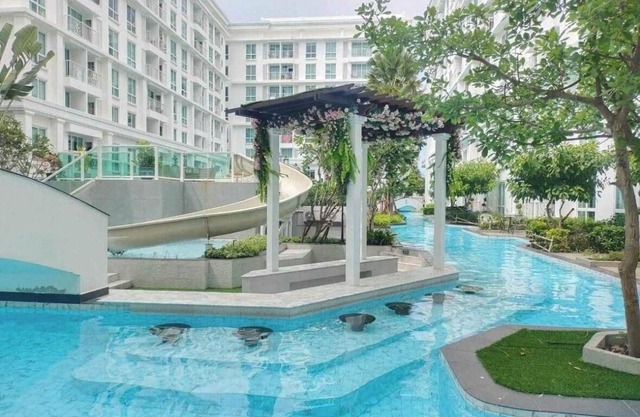 1 Bedroom Washing Machine Swimming Pool View