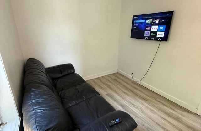 1 bedroom with 2 beds near Verdun area 011