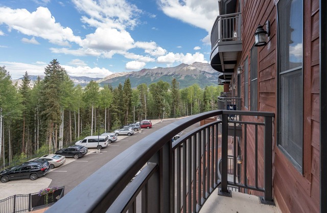 1-Bedroom With Forest View, Access to Hot Tubs, Pool, Fire Pit