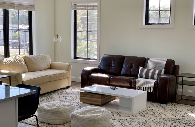 1 BR - 1 1/2 BA - Sleeps 4 925 sq ft